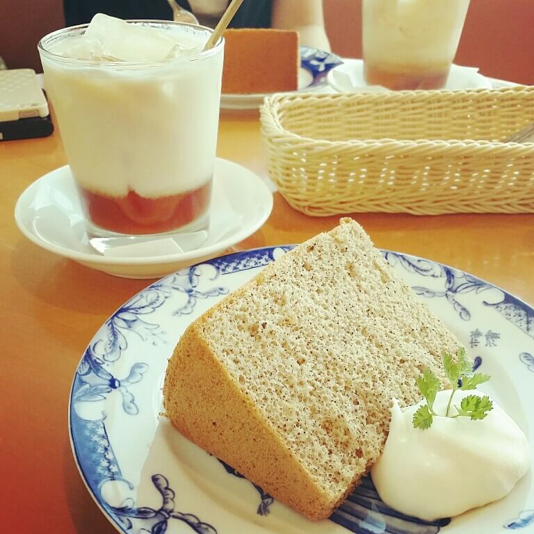 絶品シフォンケーキにロイヤルミルクティー 紅茶専門店 サンドグラス ヨコハマ Manakaweb